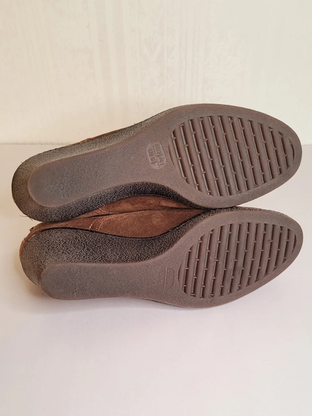 The FLEXX Brown Suede Wedges Size 9.5
